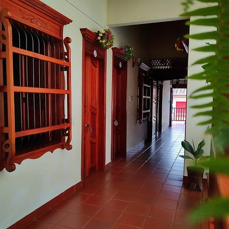 La Casa De Las Flores Hostal 하르딘 외부 사진