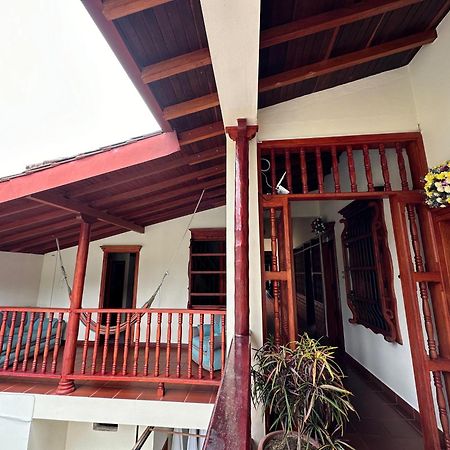 La Casa De Las Flores Hostal 하르딘 외부 사진