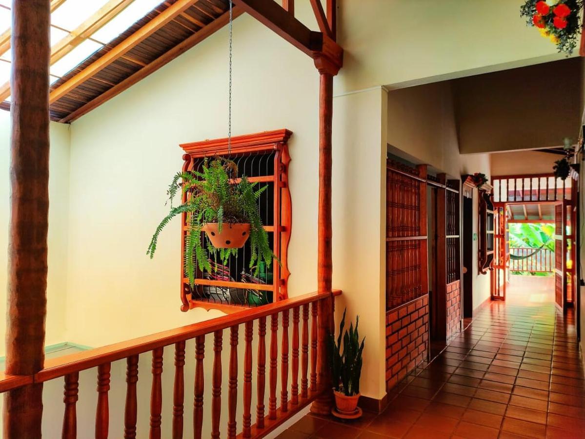 La Casa De Las Flores Hostal 하르딘 외부 사진
