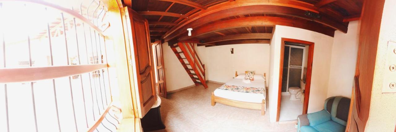 La Casa De Las Flores Hostal 하르딘 외부 사진