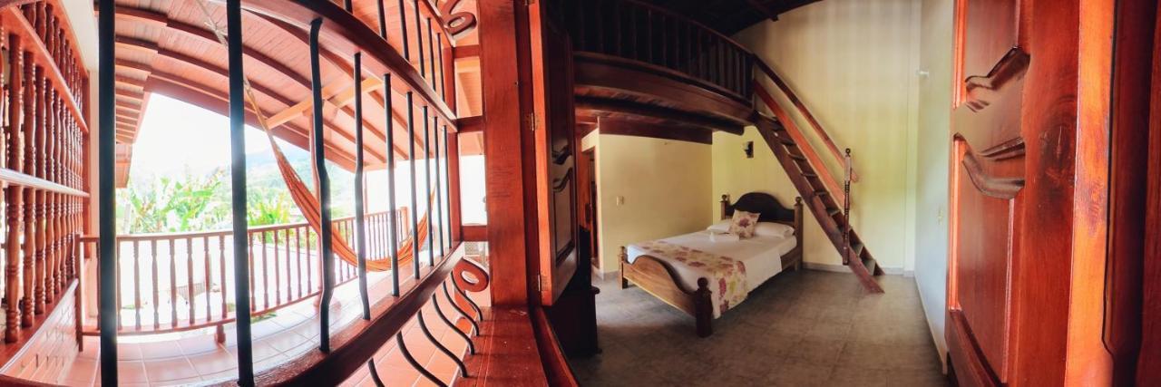 La Casa De Las Flores Hostal 하르딘 외부 사진