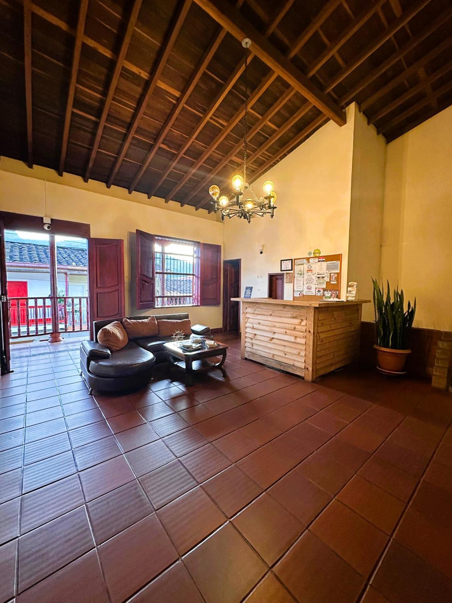 La Casa De Las Flores Hostal 하르딘 외부 사진