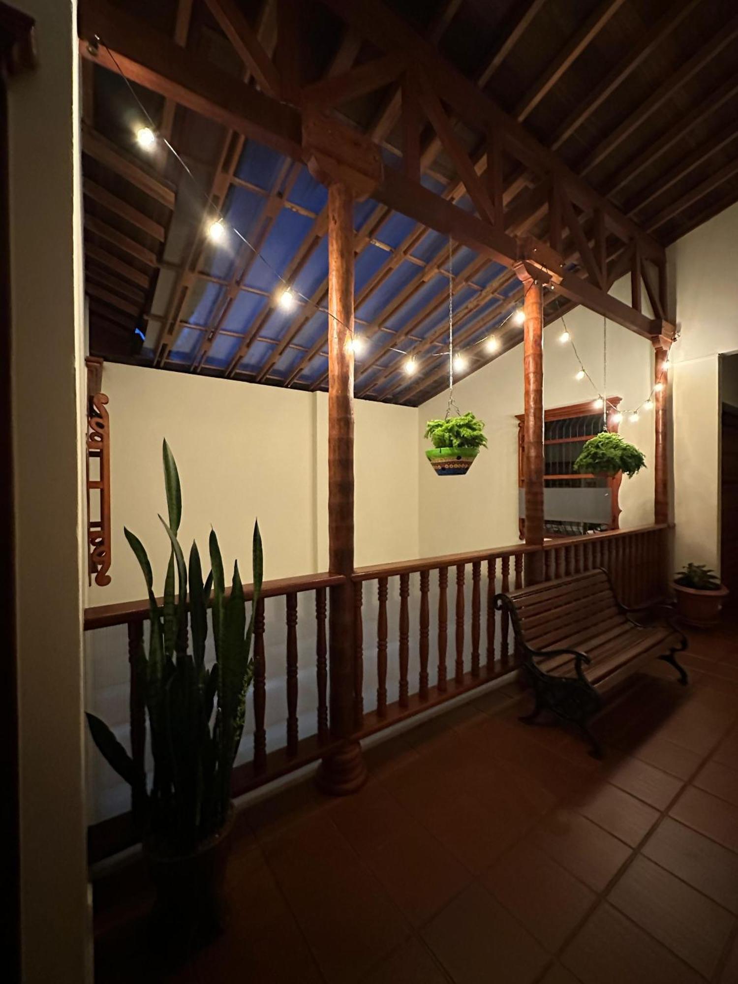 La Casa De Las Flores Hostal 하르딘 외부 사진