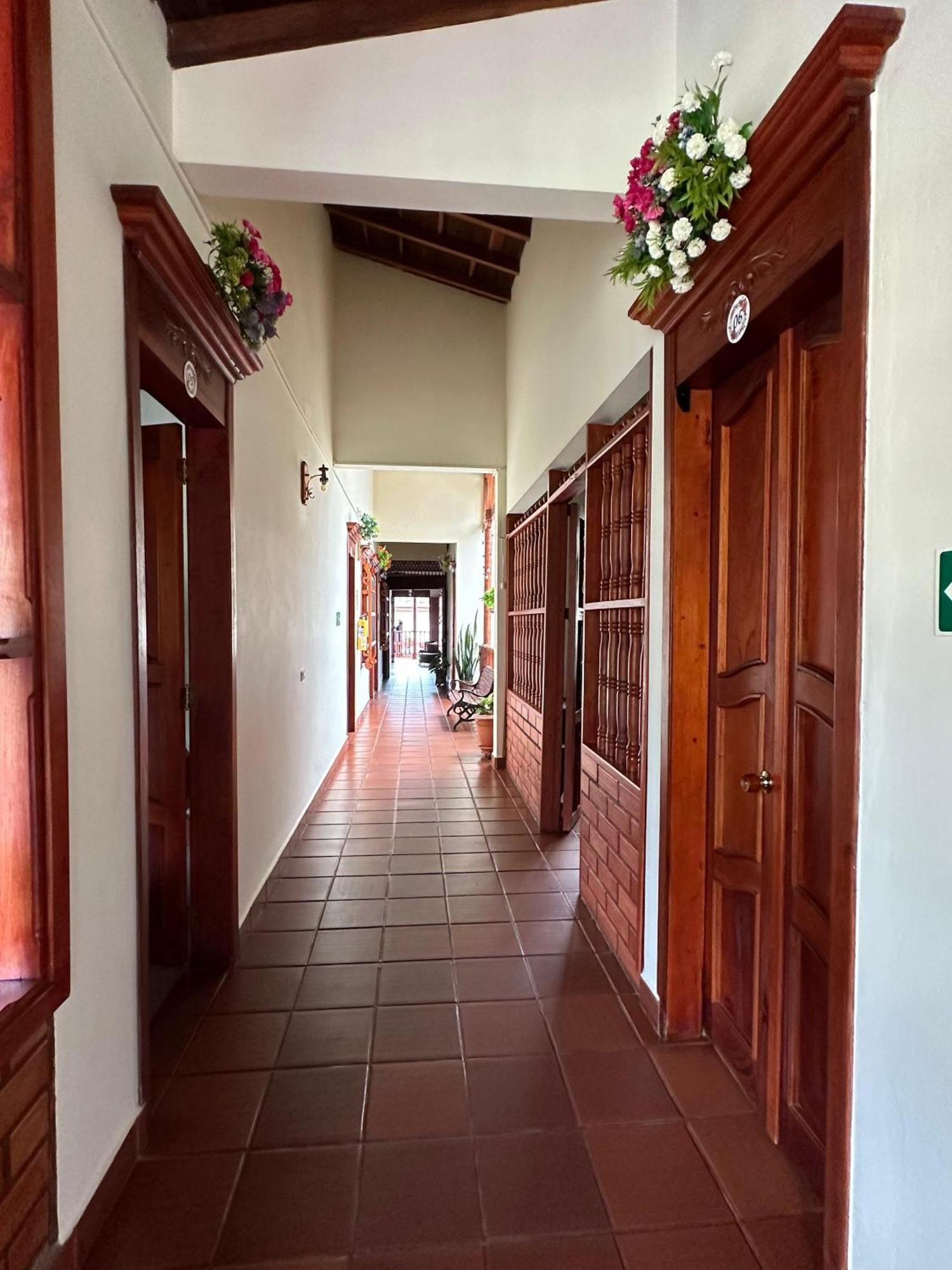 La Casa De Las Flores Hostal 하르딘 외부 사진