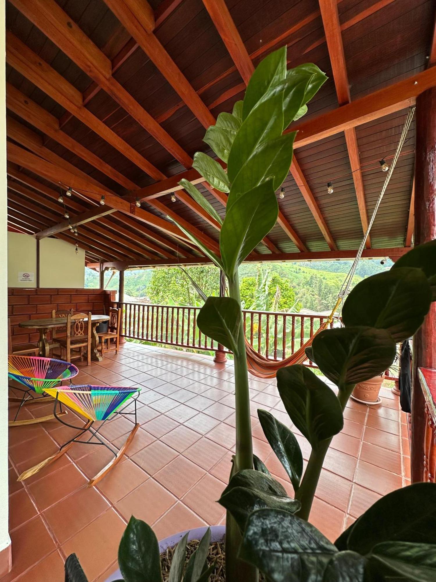 La Casa De Las Flores Hostal 하르딘 외부 사진